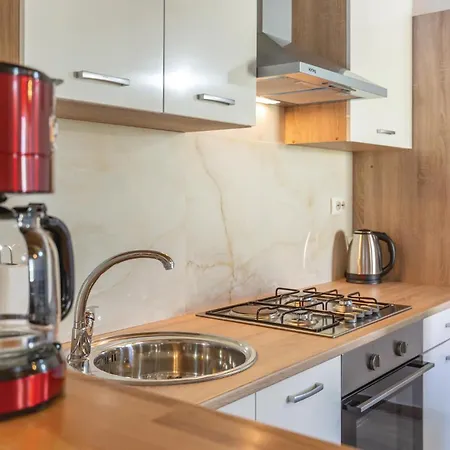 Gorgeous In With Kitchen Holiday home *