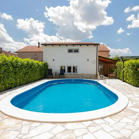 Gorgeous In With Kitchen Holiday home *