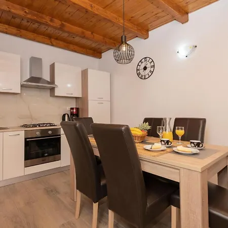 Holiday home Gorgeous In With Kitchen *