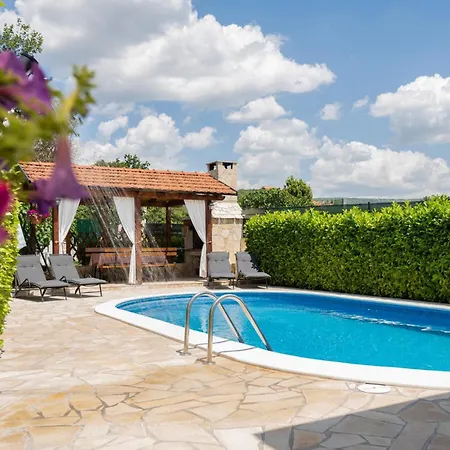 Gorgeous In With Kitchen Holiday home Imotski